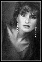 Donna  con  orecchini  1  -  1984