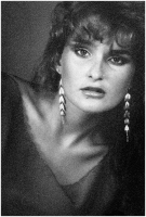 1984 - Donna con orecchini 1